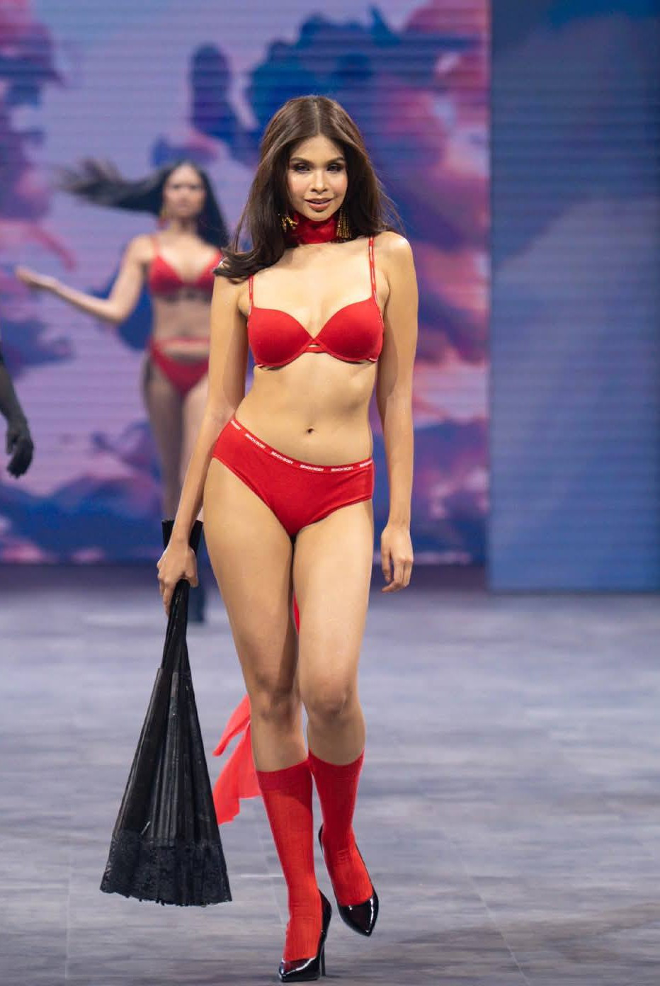 Dàn hoa hậu Philippines trình diễn trong show nội y ảnh 13