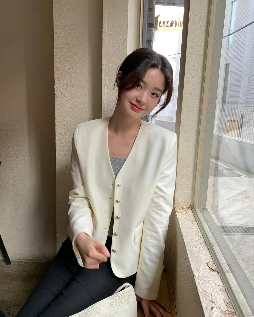 Không phải blazer oversized, đây mới là 4 kiểu blazer đang được phụ nữ Hàn mê diện nhất lúc này- Ảnh 5.