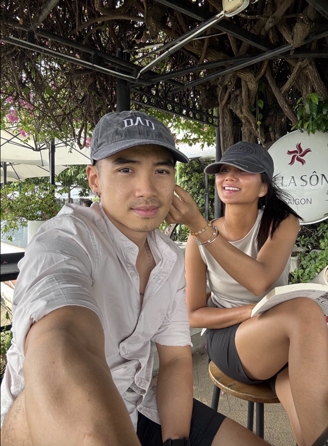 Lí do chồng H’Hen Niê sau nhiều năm yêu nhau mới chịu khoe ảnh vợ