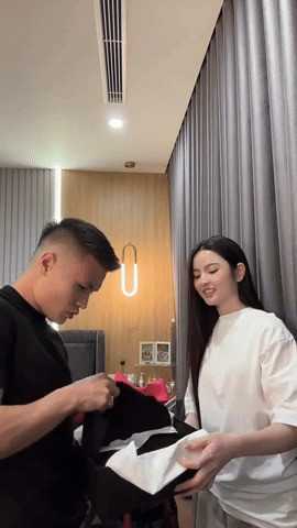 Vợ Quang Hải liên tục khoe độ giàu có cuộc sống chuẩn phú bà bao người ước