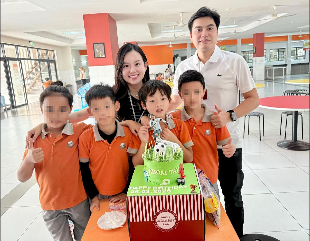 Bức ảnh để lộ mối quan hệ giữa bố dượng với cho con riêng của Ly Kute