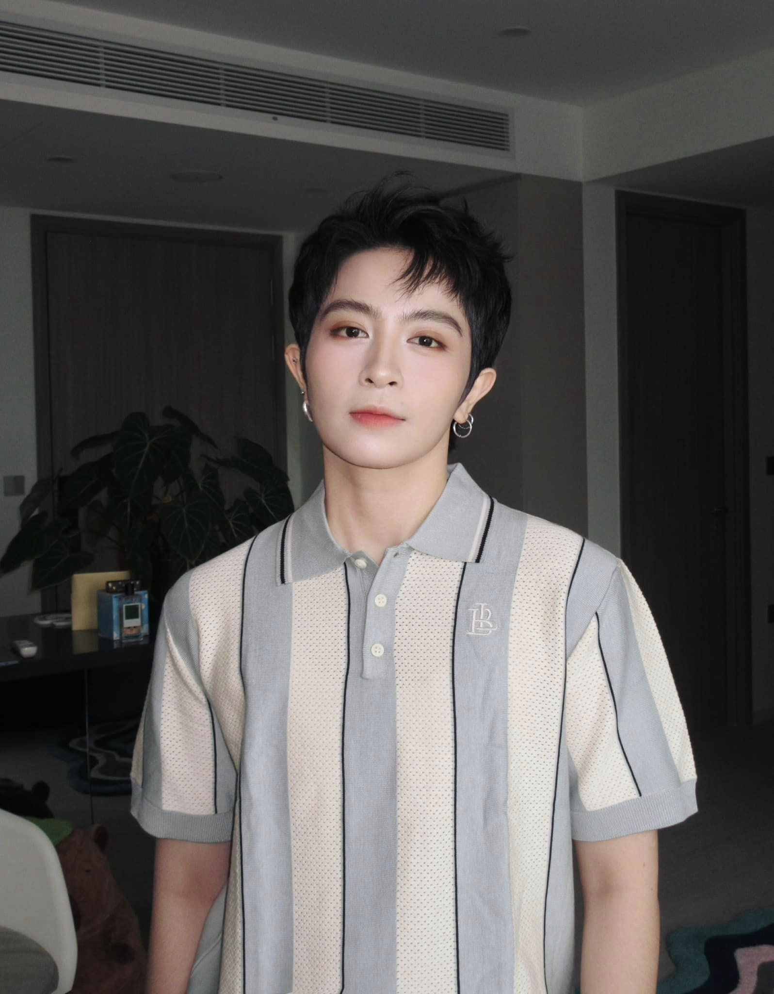 Flex loạt ảnh đẹp trai đốn tim Xoài Non Gil Lê bất ngờ bị mỉa mai chuyện giới tính