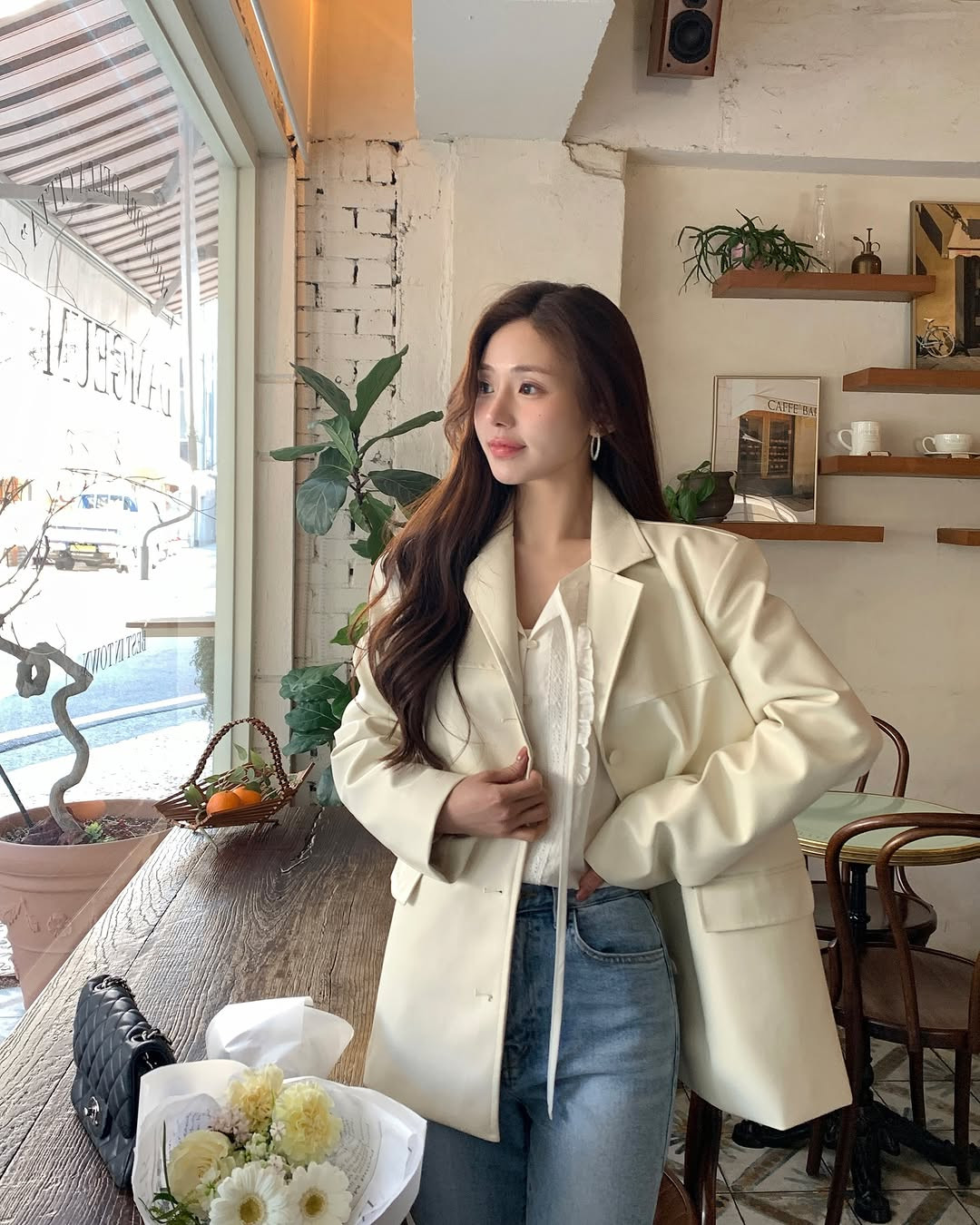 Không phải blazer oversized, đây mới là 4 kiểu blazer đang được phụ nữ Hàn mê diện nhất lúc này- Ảnh 8.