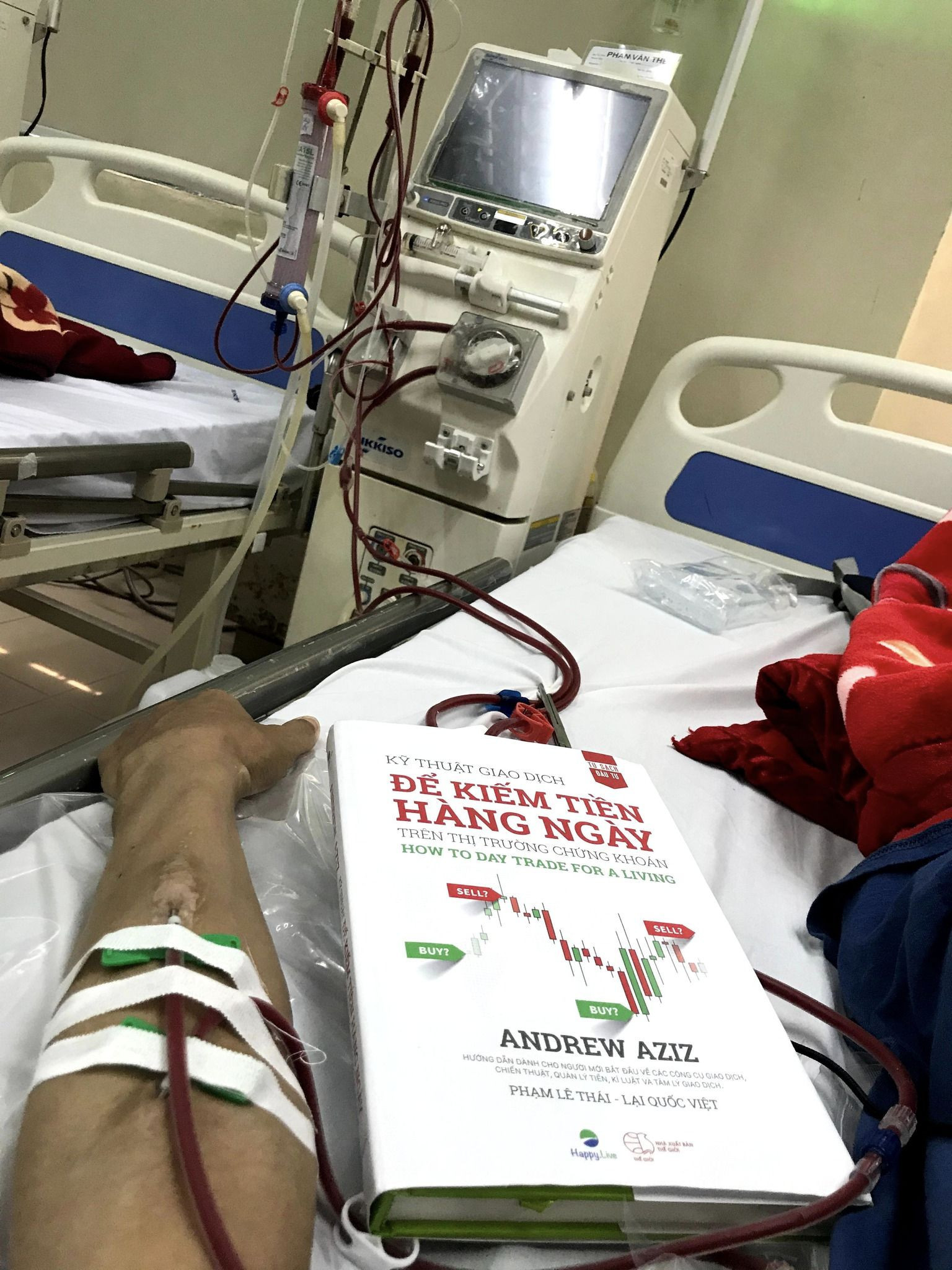 Thế là chàng trai cuối cùng của nhóm quyết tâm chạy thận. Ảnh: NVCC.