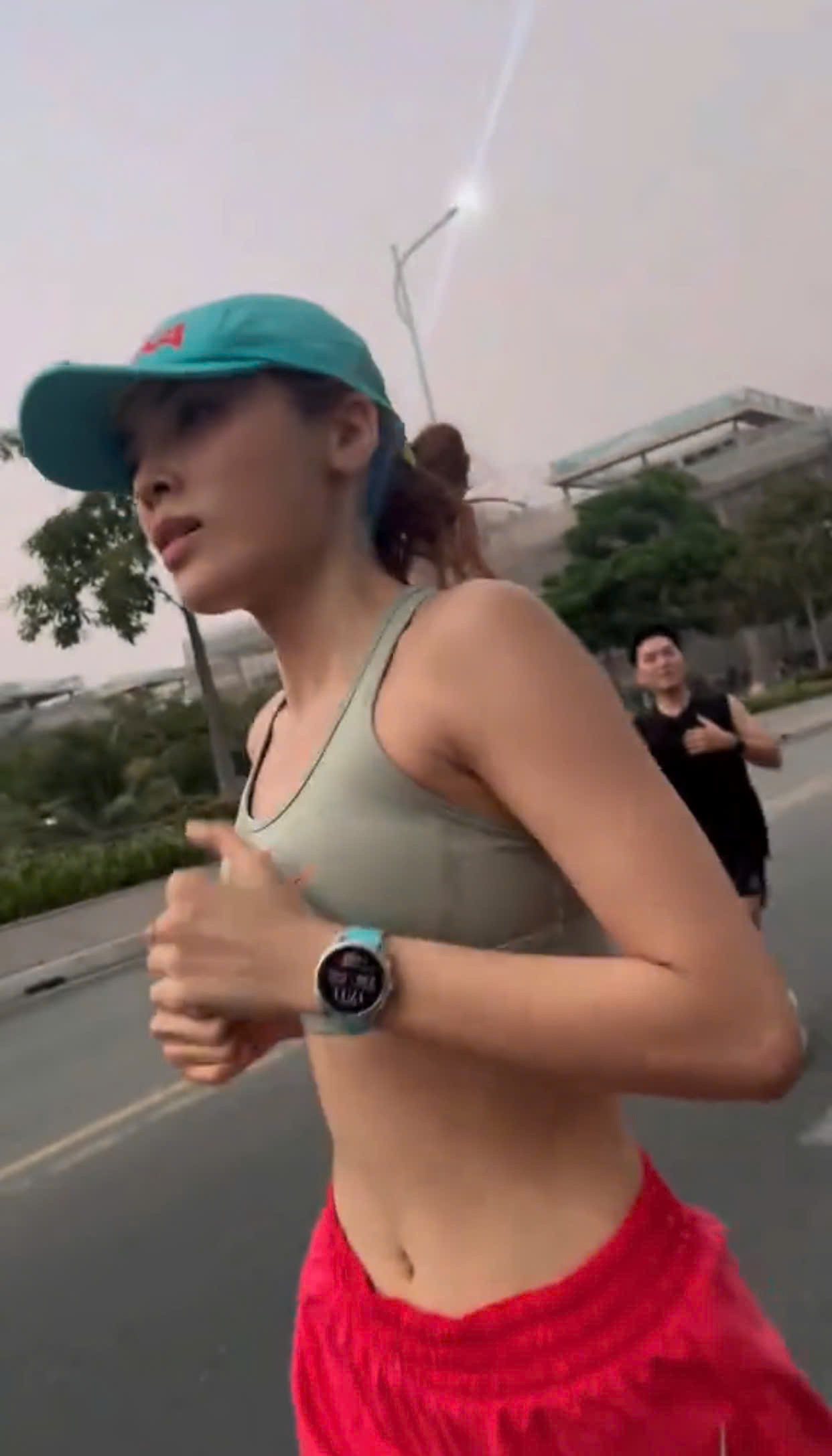 Trấn Thành bị 15 triệu người tóm gọn khoảnh khắc đáng xấu hổ trên đường