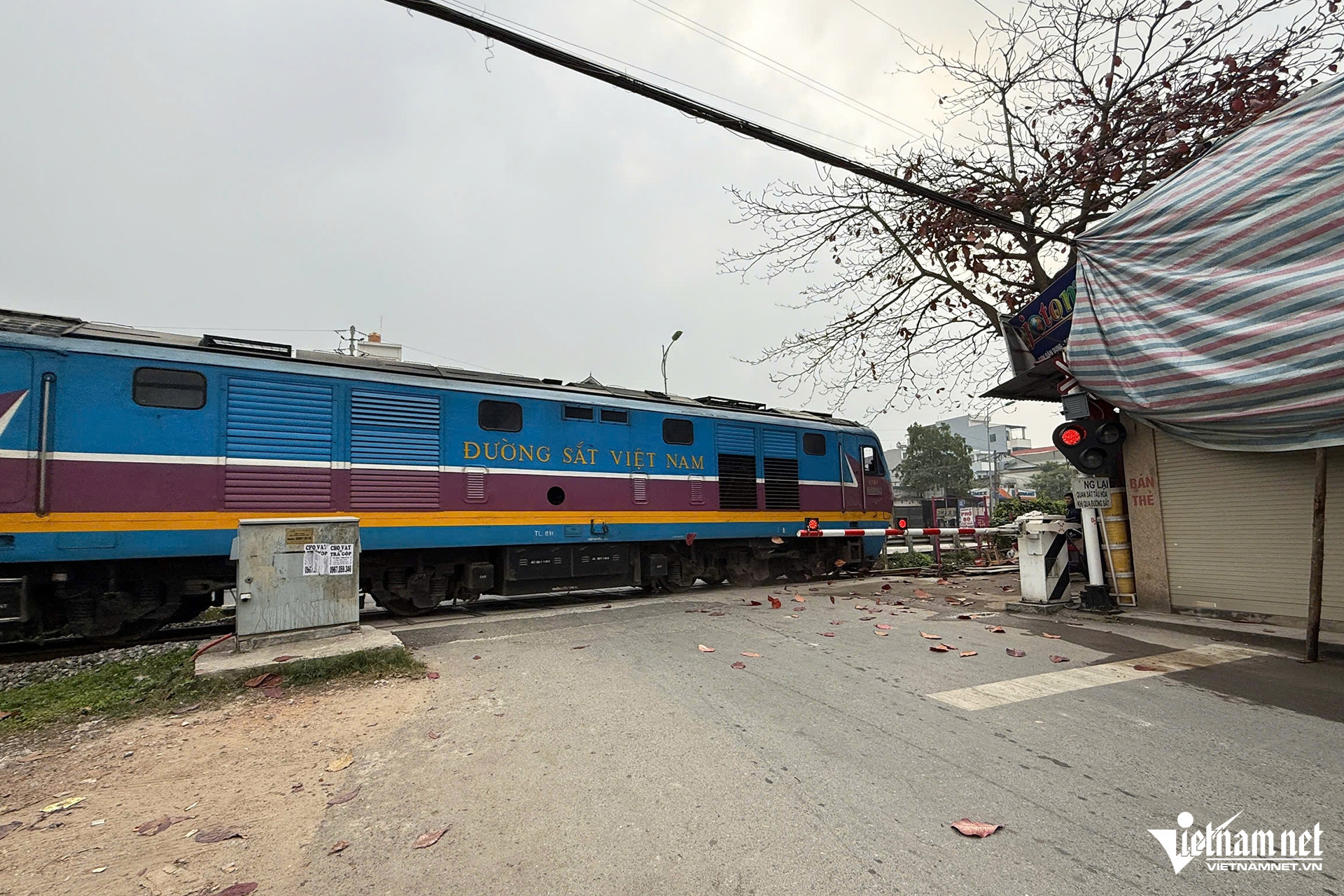 W-duong ngang duong sat.jpg