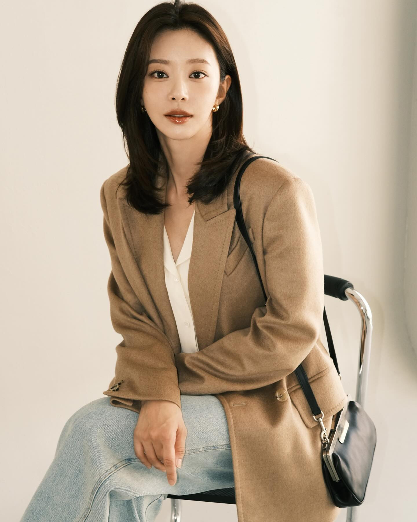 5 món thời trang công sở giúp phụ nữ U40 thêm trẻ trung- Ảnh 11.