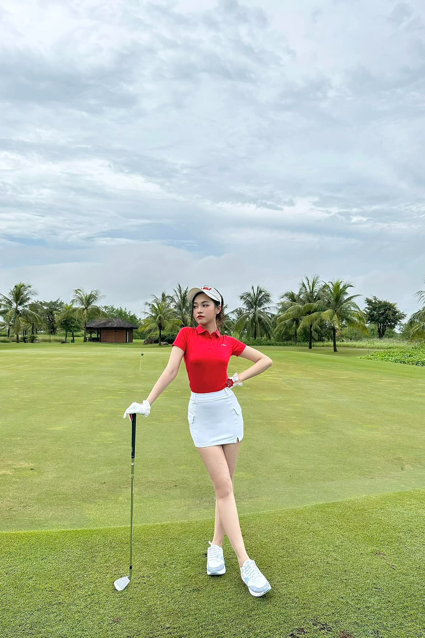 Á hậu Trịnh Thùy Linh lộ hàng loạt dấu hiệu sắp làm dâu hào môn