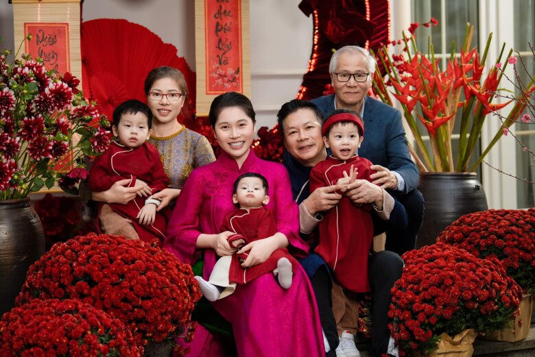 Hé lộ thỏa thuận hôn nhân của Shark Hưng và vợ Á hậu kém 16 tuổi