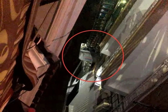 Cháy nhà 5 tầng tại TP.HCM, nhiều người thoát nạn
