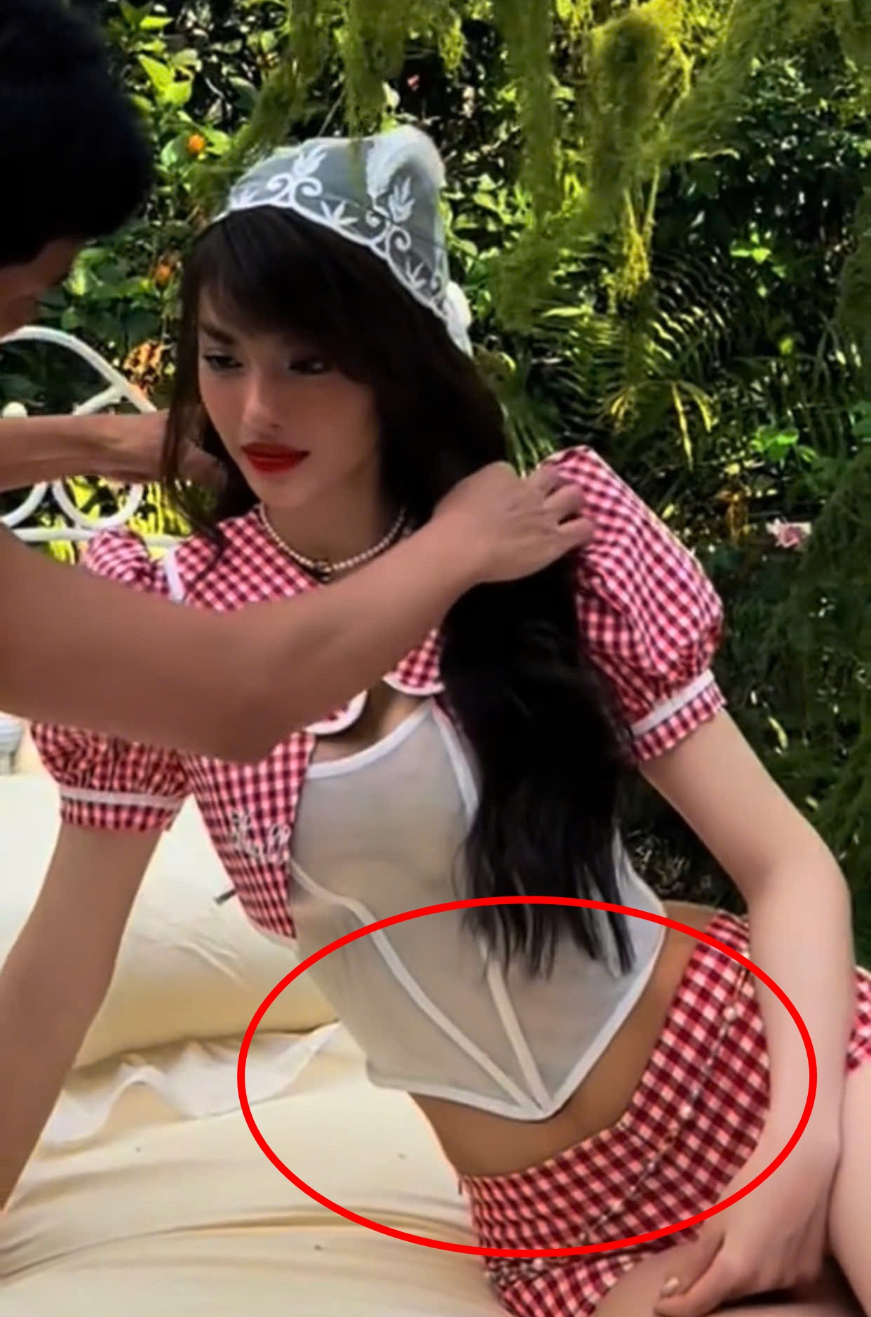 Chỉ 1 cú lia máy Á hậu Kiều Loan lộ bằng chứng khó chối cãi đã bí mật sinh con