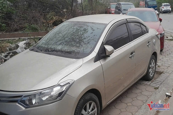 Hàng loạt ô tô ở Hà Nội bị kẻ trộm 'vặt' cần gạt nước trong đêm