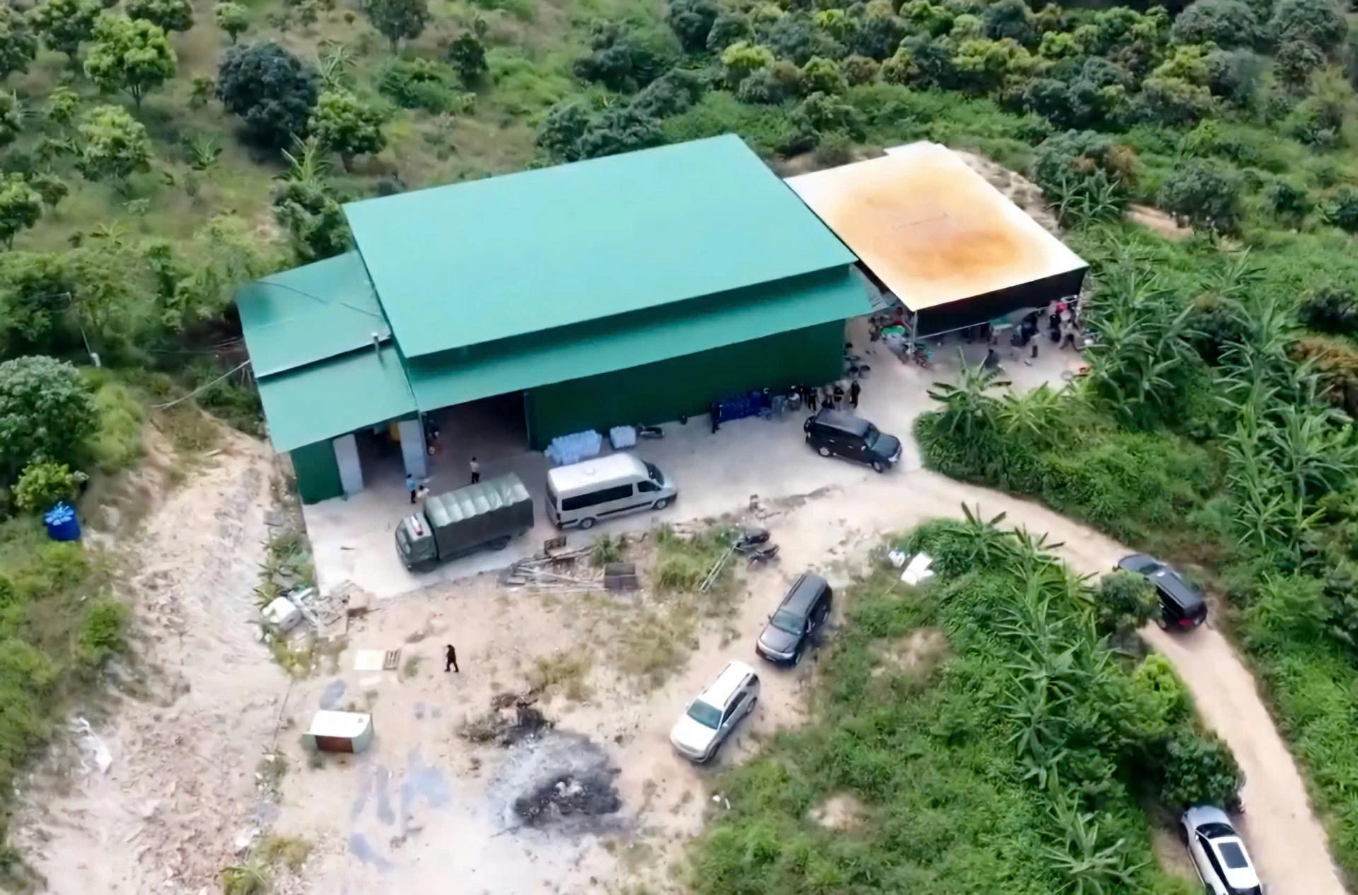 Chân dung 'trùm' đường dây sản xuất ma túy lớn nhất Việt Nam: Tạo vỏ bọc doanh nhân kinh doanh cá cảnh - Ảnh 5.