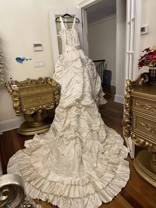 Chiếc váy của bà Melania Trump được bán hạ giá trên mạng ảnh 3