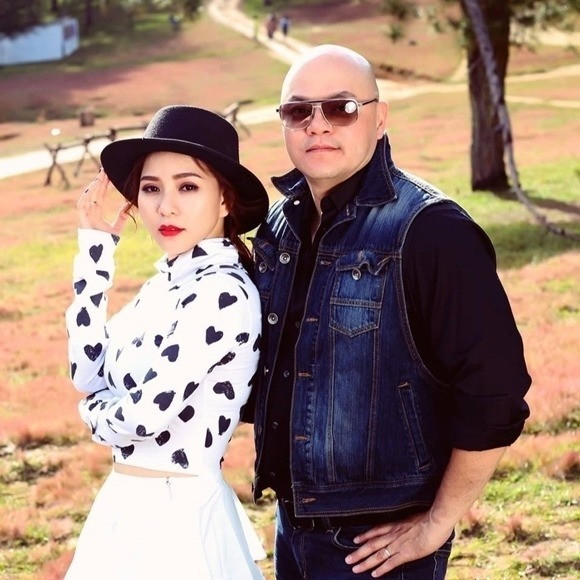 Cuộc sống Hoàng Oanh Mắt Ngọc sau 15 năm rời nhóm lấy chồng Tây hơn 13 tuổi