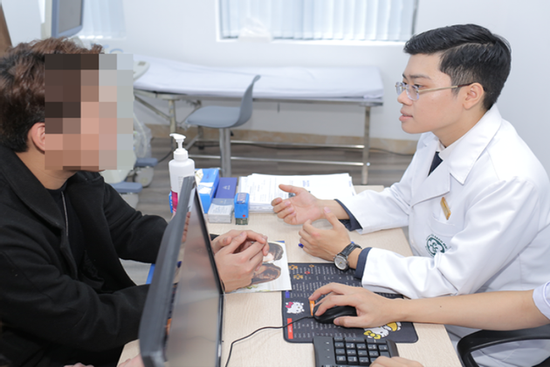 Nam sinh viên hoảng hốt khi sờ thấy 'sợi dây lạ' ở vùng kín