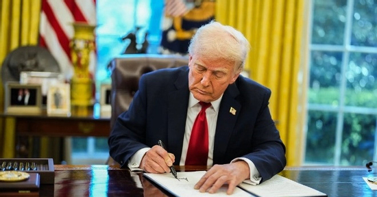 Ông Trump áp thuế 25% với mọi loại ô tô nhập khẩu vào Mỹ