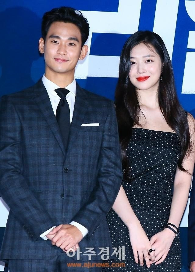 Anh trai yêu cầu Kim Soo Hyun giải thích việc bắt Sulli đóng cảnh nóng