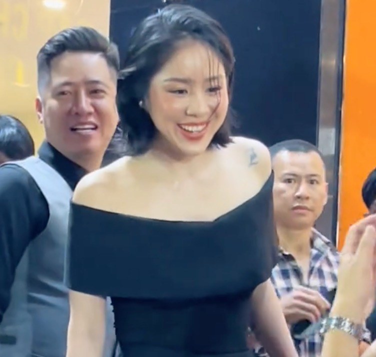 Cam thường bắt cận sắc vóc Lê Phương sau giảm 30kg có khác biệt so với ảnh tự đăng