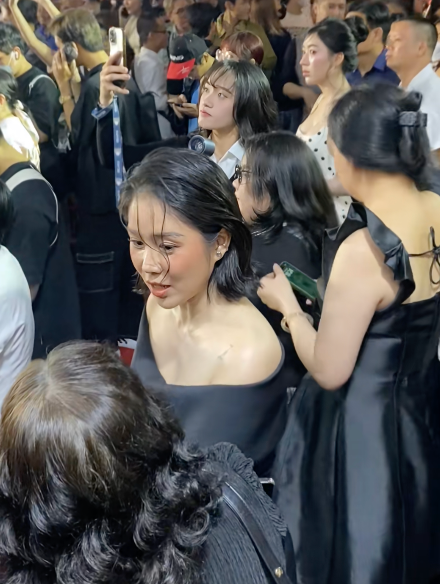 Cam thường bắt cận sắc vóc Lê Phương sau giảm 30kg có khác biệt so với ảnh tự đăng