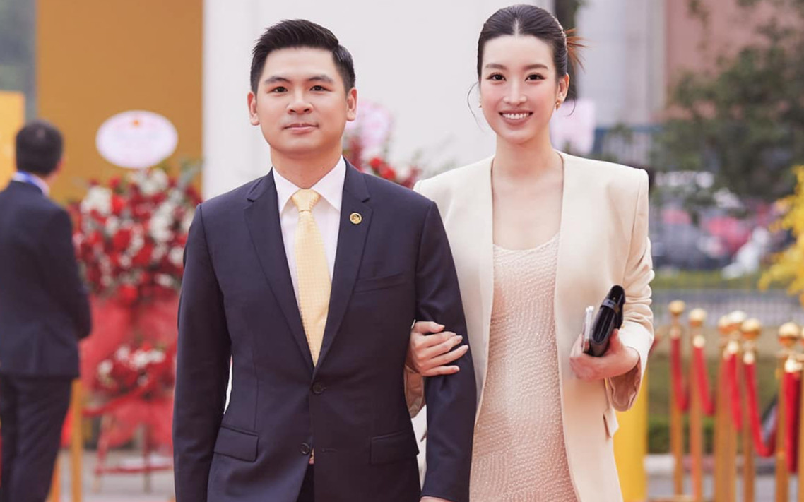 Chồng Đỗ Mỹ Linh bị soi có hành động thiếu tinh tế với vợ