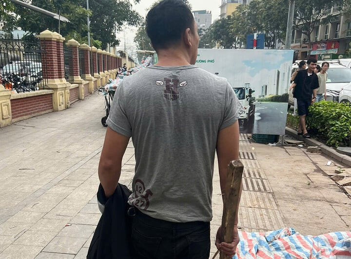 Người đàn ông nghi