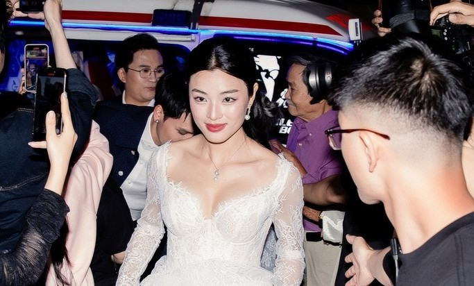 Khủng hoảng truyền thông của bộ phim Việt dùng xe cứu thương đưa diễn viên đến thảm đỏ ảnh 2
