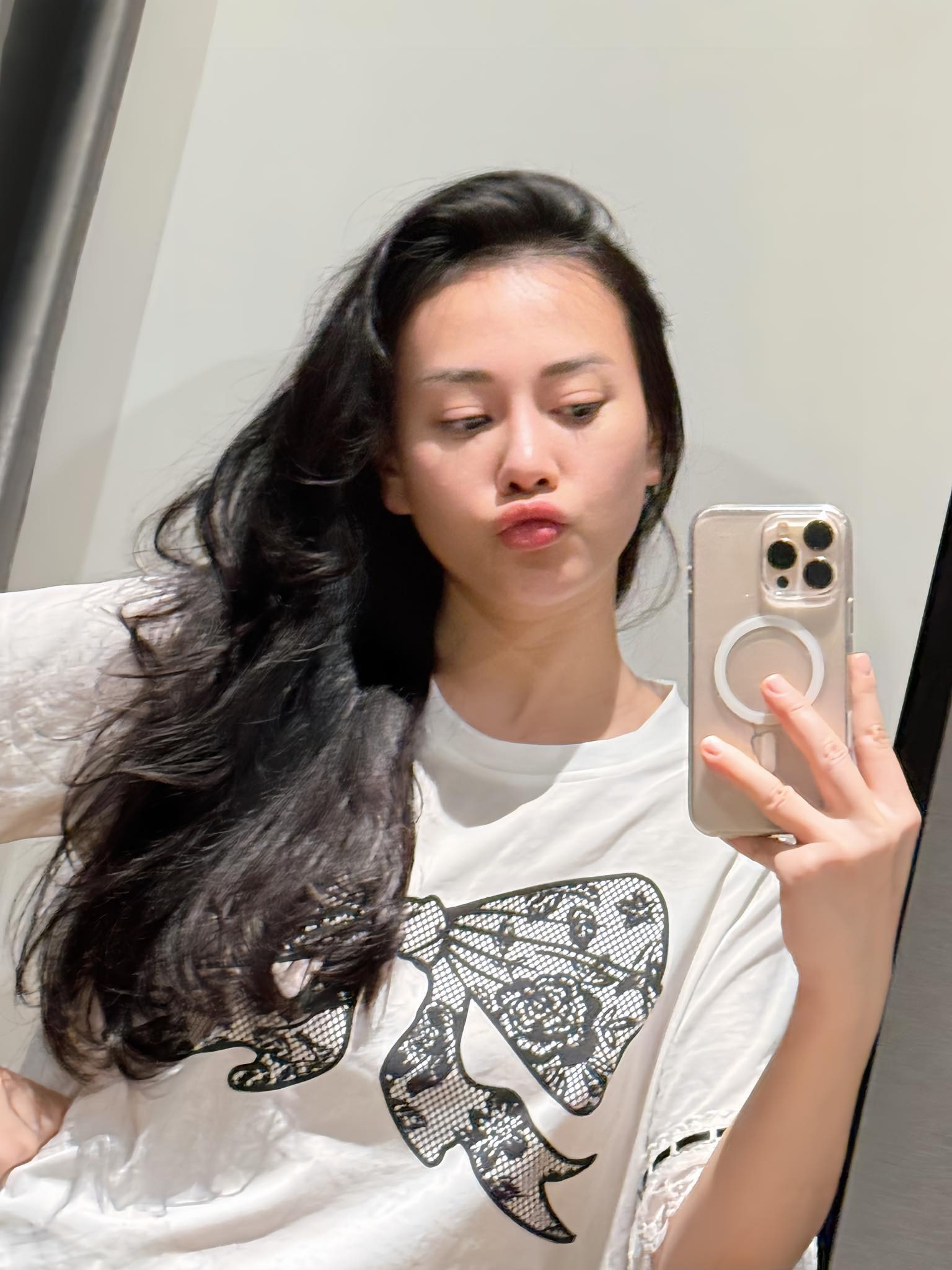 Mặt mộc xuyên không của Phương Oanh sau khi sinh 2 con cho Shark Bình