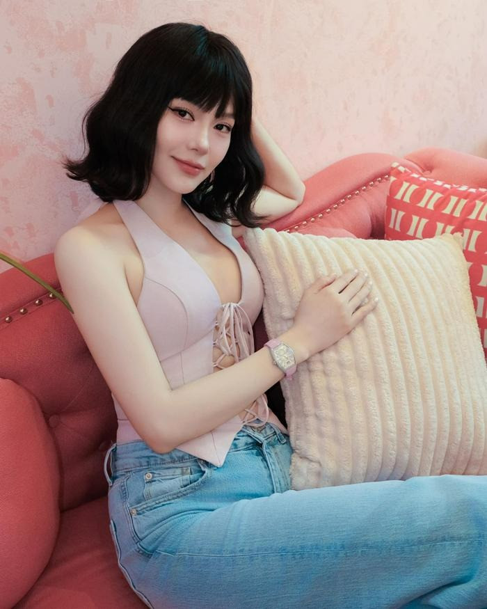 Mẹ 1 con đình đám Vbiz để lộ khoảnh khắc chụp từ phía sau khiến dân tình chỉ biết thốt lên Quá đẹp