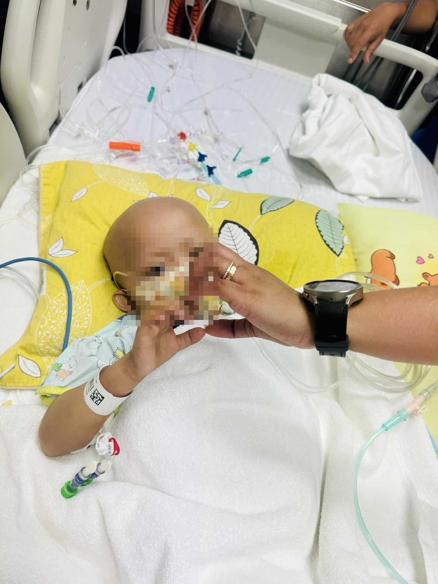 Mẹ Bắp lộ diện với gương mặt lạ lẫm sau nửa tháng ở ẩn trên MXH