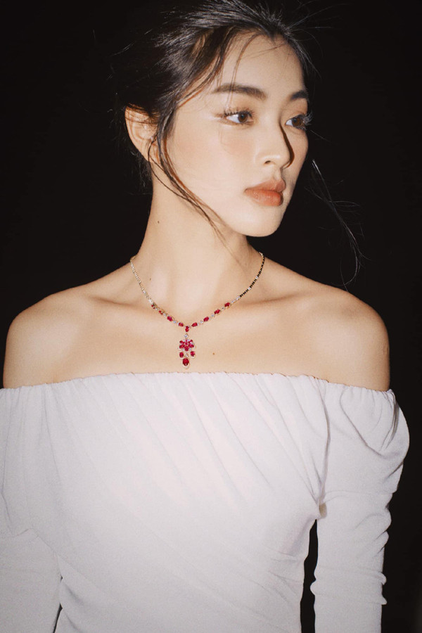 Sắc vóc đời thực nữ diễn viên 9X vừa vướng ồn ào vụ nghệ sĩ tới thảm đỏ bằng xe cứu thương- Ảnh 10.