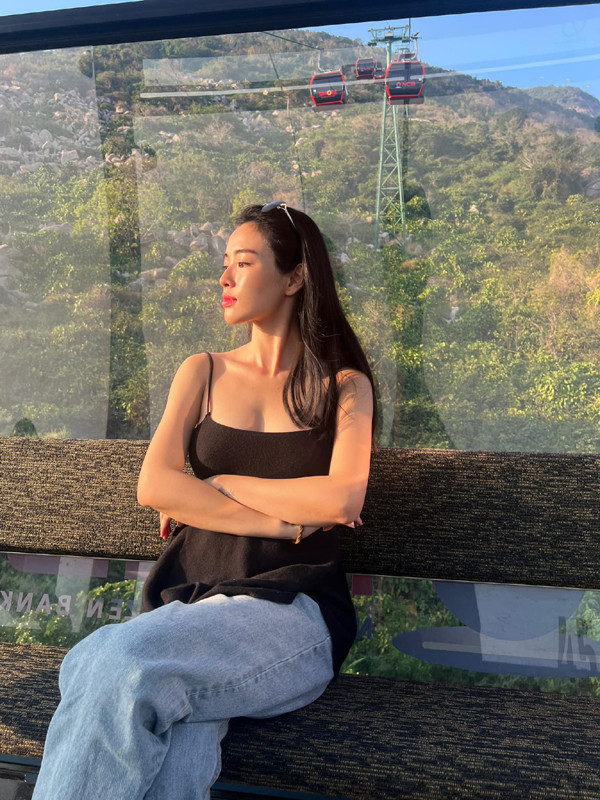 Sắc vóc đời thực nữ diễn viên 9X vừa vướng ồn ào vụ nghệ sĩ tới thảm đỏ bằng xe cứu thương- Ảnh 5.