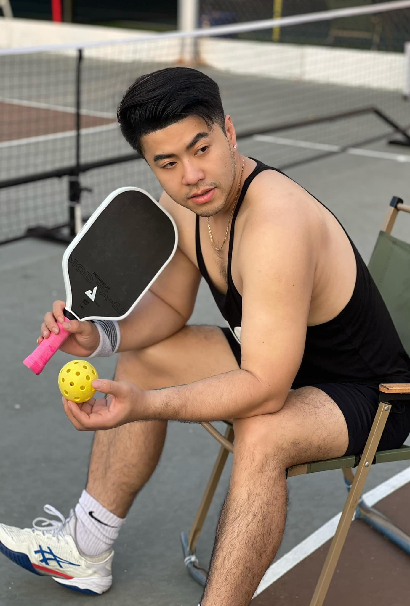 Sao nam Vbiz chi 300 triệu trùng tu nhan sắc xuất hiện với ngoại hình gây sốc trên sân pickleball