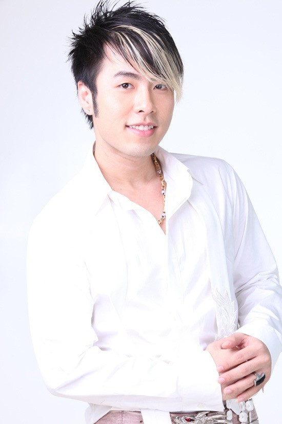 Sao nam Vbiz chi 300 triệu trùng tu nhan sắc xuất hiện với ngoại hình gây sốc trên sân pickleball