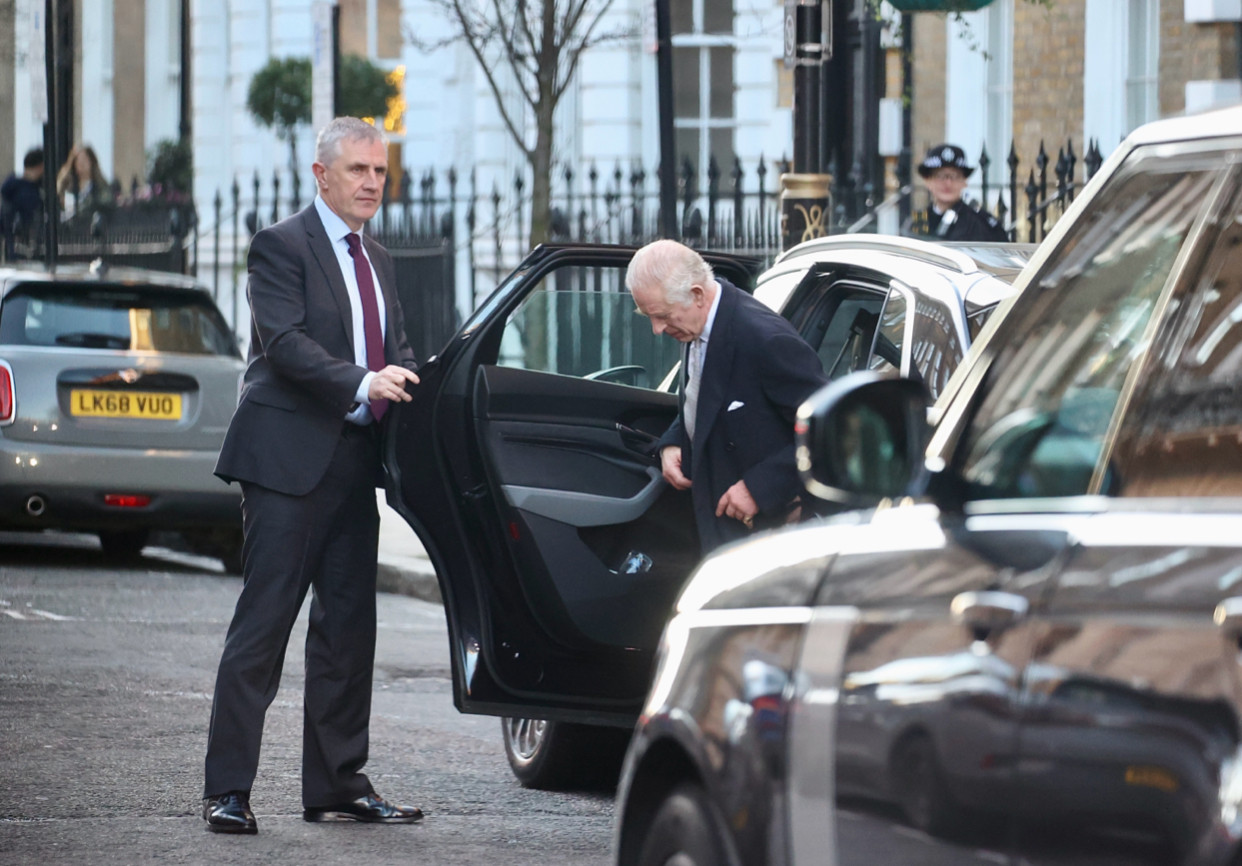 Vua Charles nhập viện, hủy bỏ một loạt sự kiện - Ảnh 1.