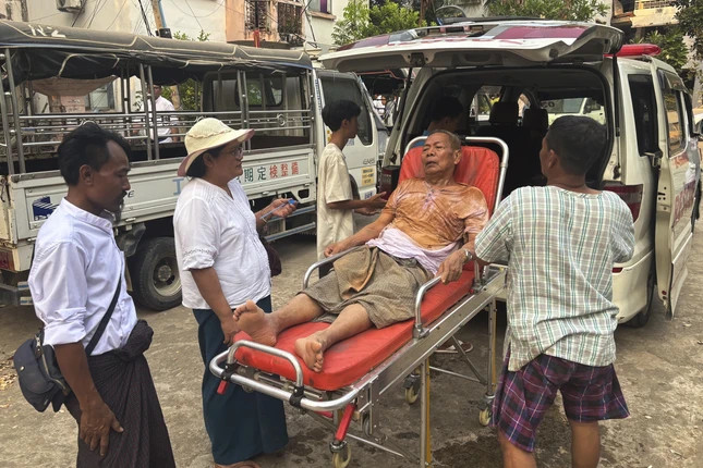 Hơn 10 trận động đất tiếp tục xảy ra ở Myanmar ảnh 2