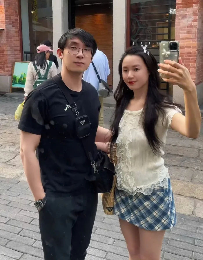 Midu hiếm hoi lộ diện khoe thân hình tròn trịa nàng dâu hào môn đã mang thai