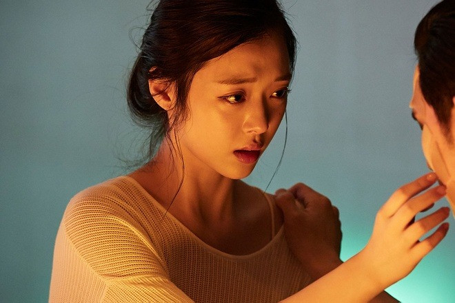 Tranh cãi phim Kim Soo Hyun dùng cảnh 18 của Sulli để quảng bá