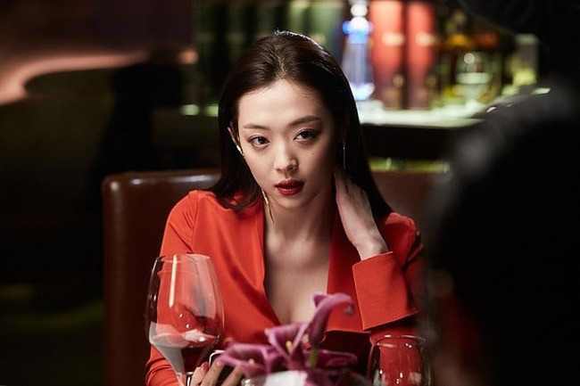 Tranh cãi phim Kim Soo Hyun dùng cảnh 18 của Sulli để quảng bá