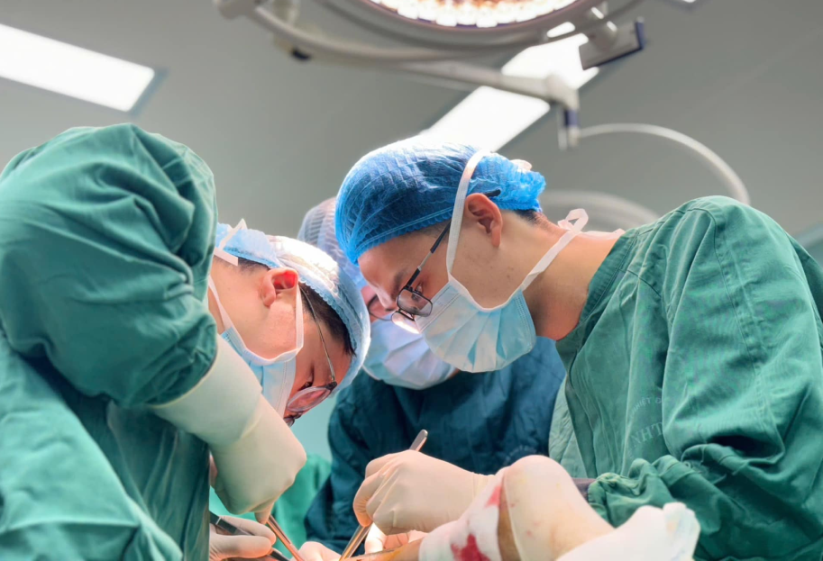 mat 1 chan sau khi bị cho can.png