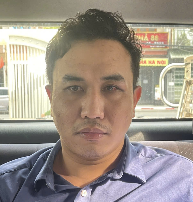 Nữ chủ quán xử lý thông minh khi thấy kẻ cướp cầm dao đi vào quán ảnh 2