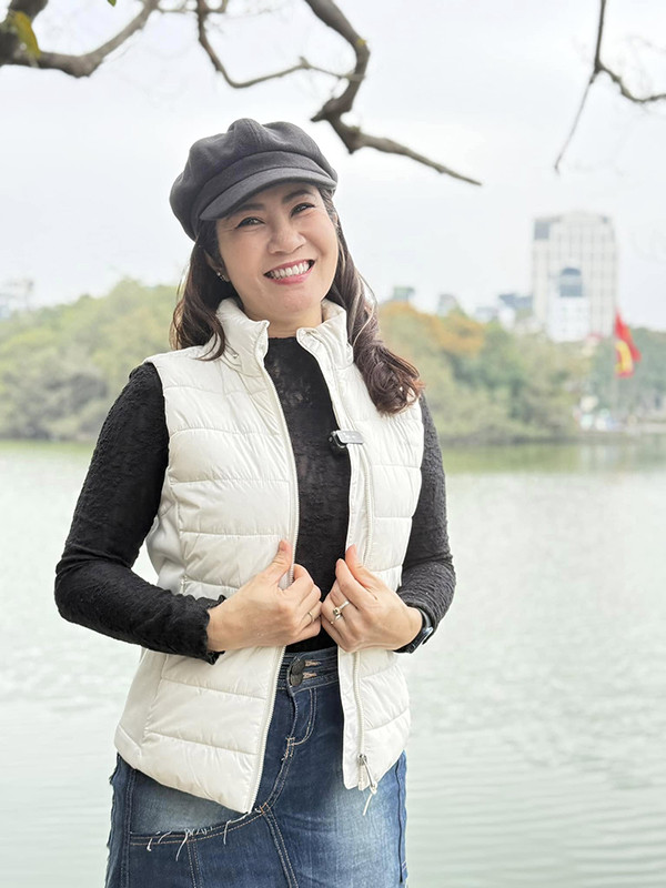 Nữ NSƯT có giọng đọc vàng vừa nghỉ việc ở Nhà hát Tuổi trẻ, đời thực lên chức bà ngoại, sống viên mãn - Ảnh 3.