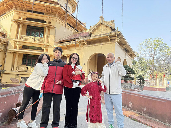 Nữ NSƯT có giọng đọc vàng vừa nghỉ việc ở Nhà hát Tuổi trẻ, đời thực lên chức bà ngoại, sống viên mãn - Ảnh 5.