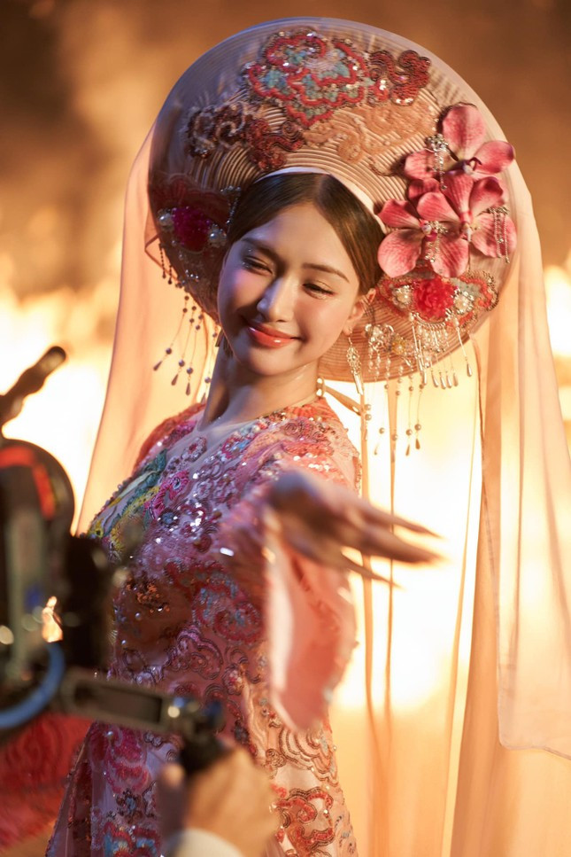 'Bắc Bling' của Hòa Minzy chạm mốc 100 triệu lượt xem ảnh 2