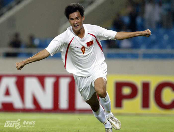 Cầu thủ quê Nghệ An từng đưa Việt Nam giành cúp AFF Cup 2008 giờ có cuộc sống ra sao bên vợ ca sĩ?- Ảnh 2.
