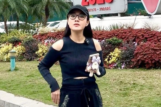 Không nhận ra vẻ ngoài trẻ trung, cá tính của MC Hoài Anh VTV