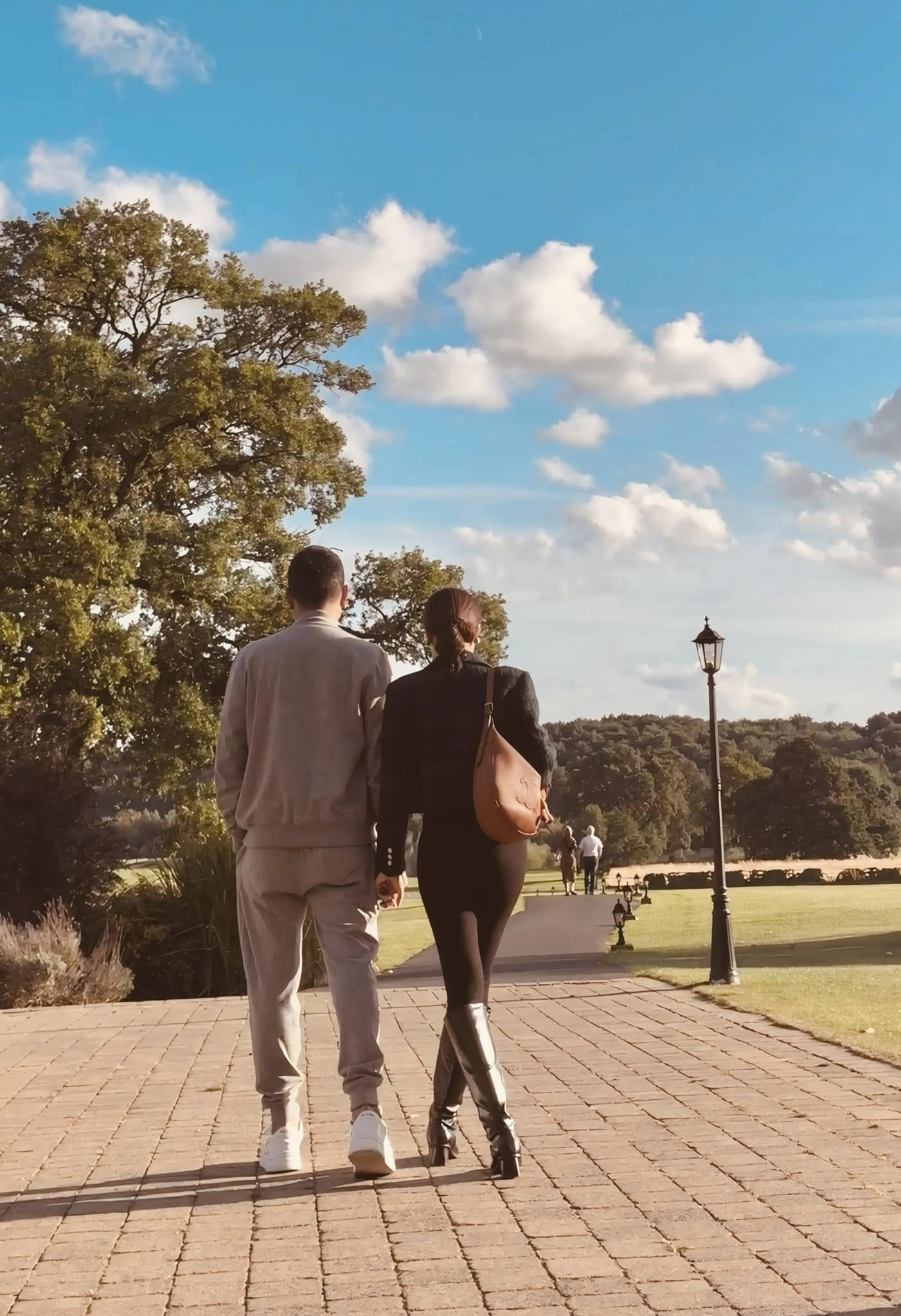 Phanh Lee tá hoả vì bị móc túi ở Châu Âu kẻ gian để lại đúng một thứ