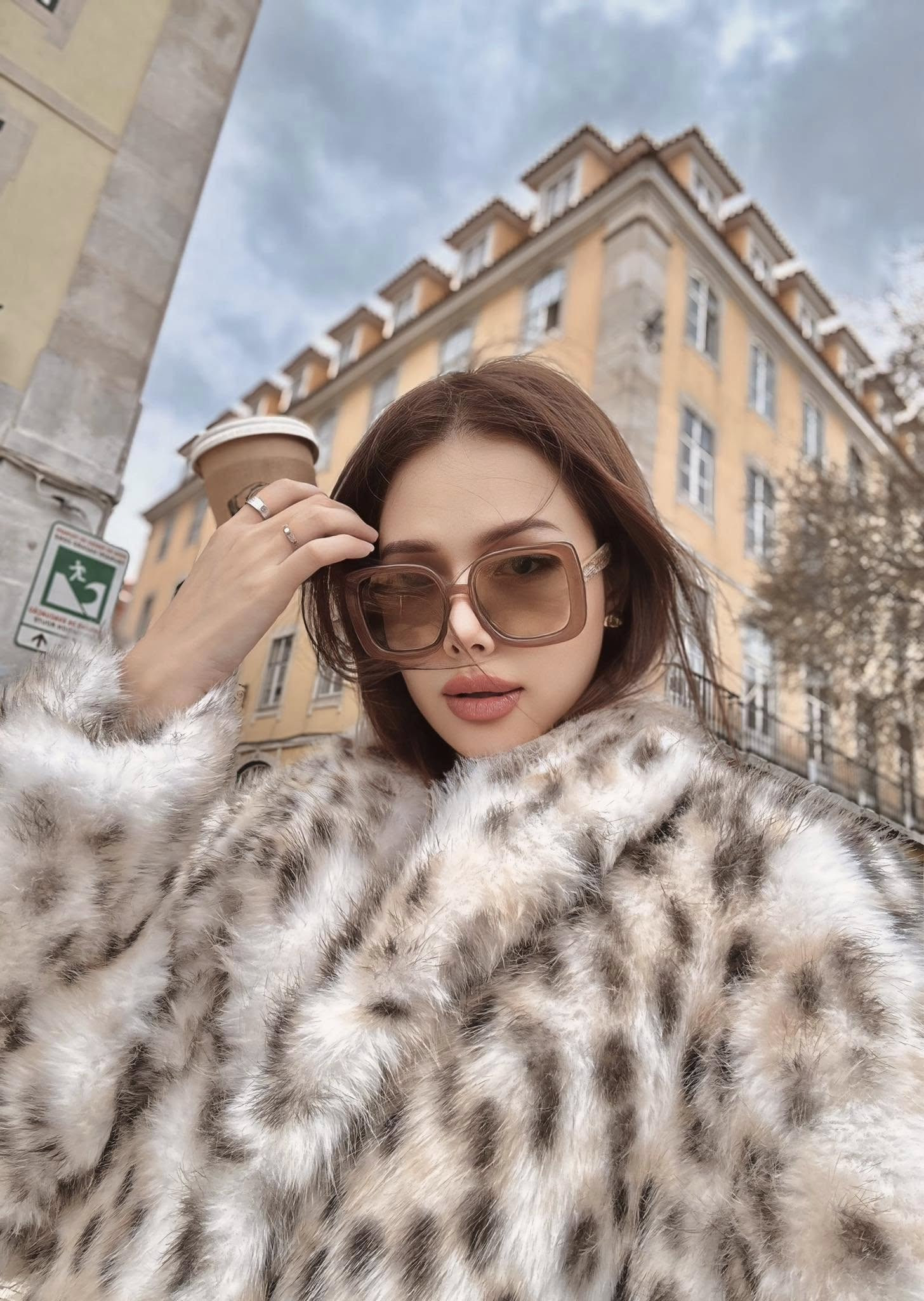 Phanh Lee tá hoả vì bị móc túi ở Châu Âu kẻ gian để lại đúng một thứ