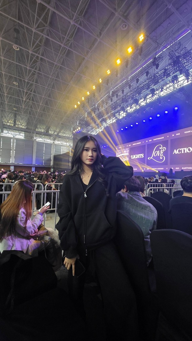 Bức ảnh chụp chung Jisoo (BlackPink) của Á hậu Phương Nga ảnh 6