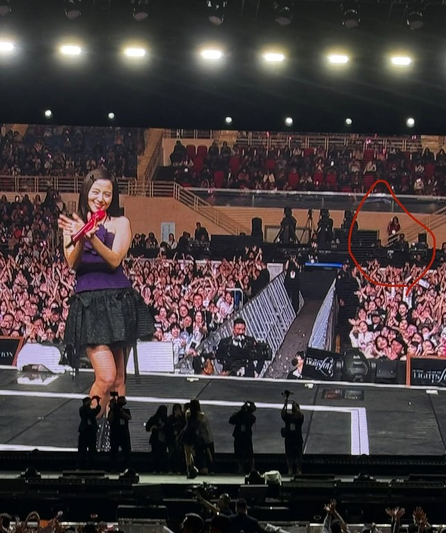 Bức ảnh chụp chung Jisoo (BlackPink) của Á hậu Phương Nga ảnh 1